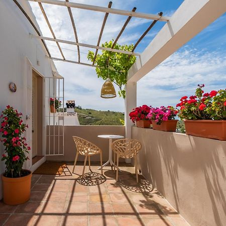 Bed And Breakfast Lagabella Sedella Exterior photo